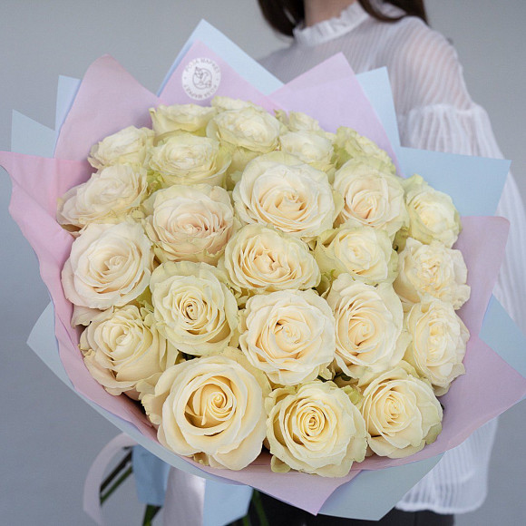 Букет из 25 роз Мондиаль 60 см в матовой упаковке