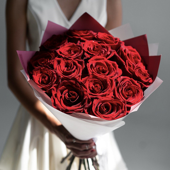 Букет из 15 красных роз Эксплорер (Premium) в матовой упаковке