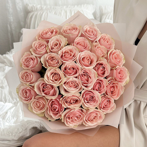 Букет из 31 розовой розы (Эквадор) 50 см в матовой упаковке