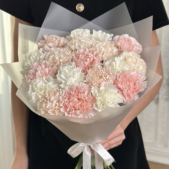 Букет из 19 диантусов микс в фирменной упаковке