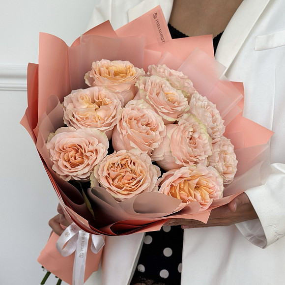 Букет из 11 персиковых роз в фирменной упаковке