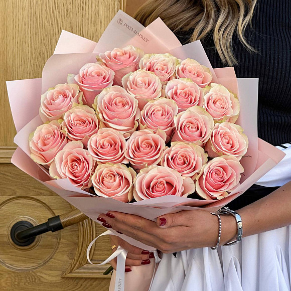Букет из 21 розовой розы (Эквадор) 50 см в упаковке